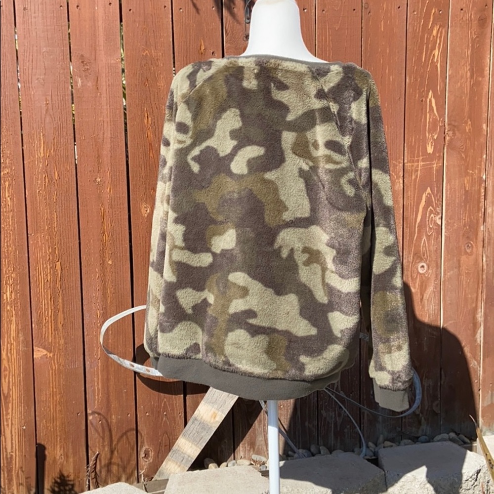 Lou & Grey Camo Sweatshirt Top - Picture 4 of 5